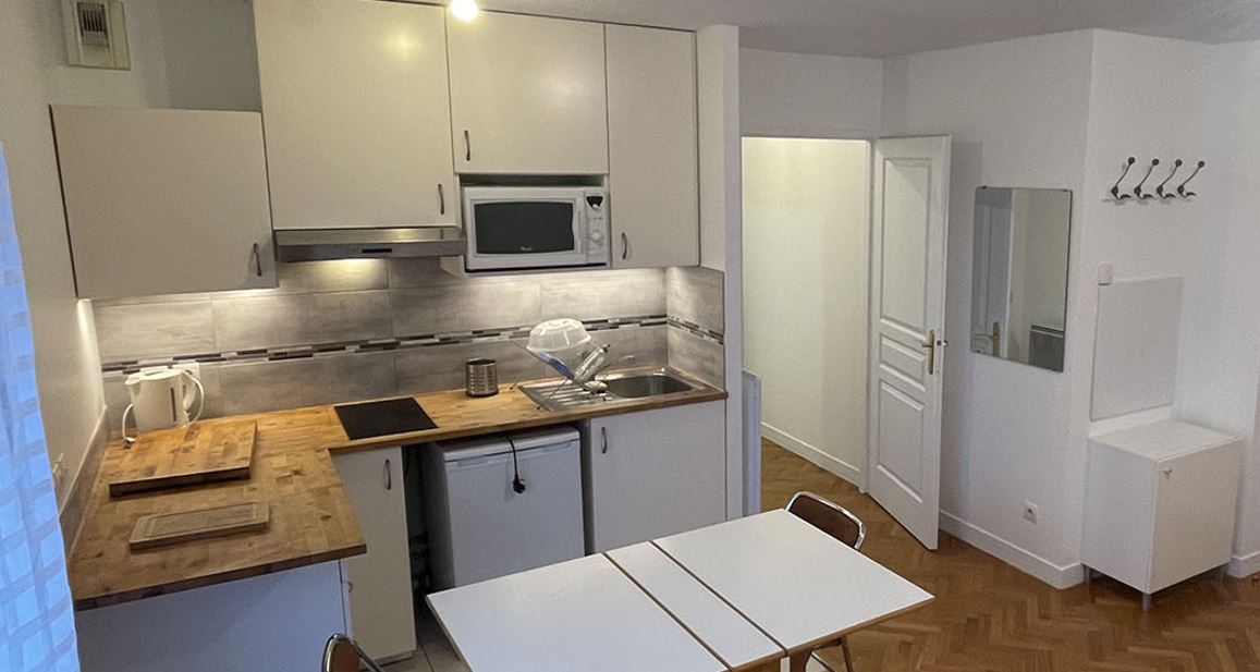 Hauts de Seine&nbsp;Courbevoie &nbsp;Location&nbsp;Appart. 1 pi�ce&nbsp;Studio meuble 5mn la d�fense et gare